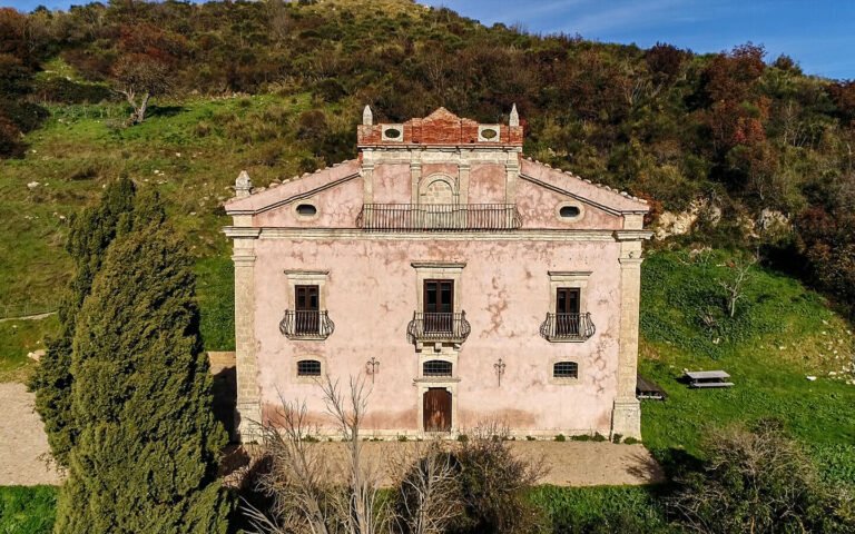 Museo del carretto Madonie. Presso Villa Sgadari a Petralia Soprana
